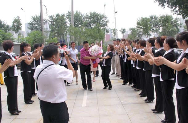 綠之韻集團董事長胡國安視察綠之韻遼寧分公司