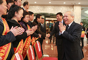 綠之韻集團被全國工商聯(lián)、人力資源社會保障部、全國總工會聯(lián)合授予“全國就業(yè)與社會保障先進民營企業(yè)”稱號