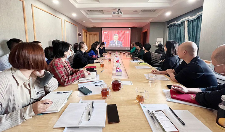 綠之韻集團(tuán)組織黨員、員工觀看二十大開幕會并集中學(xué)習(xí)深入討論報告精神